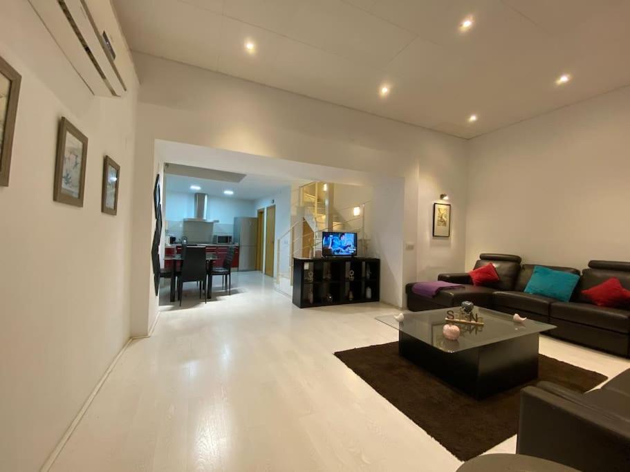 Luxury Complete Building In The Heart Of Sevilla Buitenkant foto